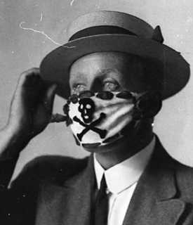 骷髅头和骷髅头的点缀是一个玩笑，而不是1919年的标准配饰。（蜥蜴的面部手套和窗罩是西方时尚的口罩历史）