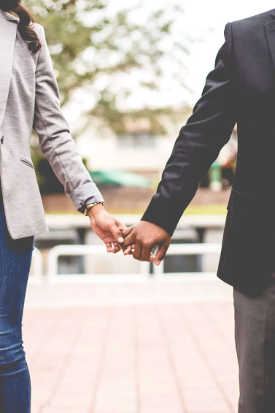Le partenariat romantique est associé à une vie plus heureuse et plus longue. (comment votre comportement dans l'enfance prédit si vous serez dans une relation en tant qu'adulte)