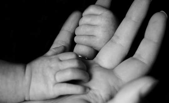 Urusan Kemurungan Postpartum: Moms Baru Terisolasi Dengan Pandemik Coronavirus