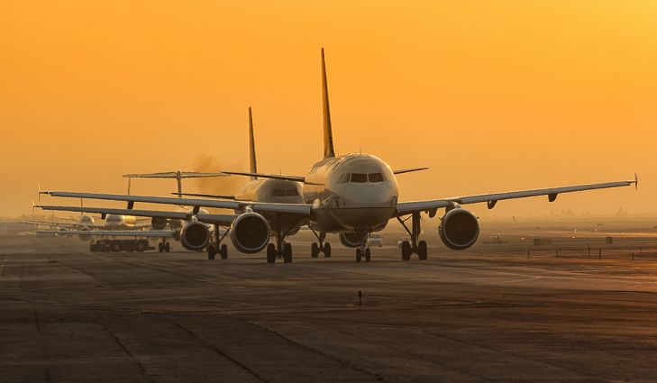 Les grandes compagnies aériennes disent qu'elles agissent sur le changement climatique - pas tellement