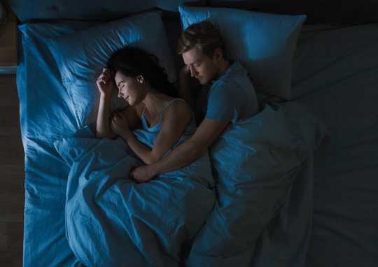 Hur social distansering kan vara en sällsynt chans att få våra sömnmönster närmare vad naturen avsåg
