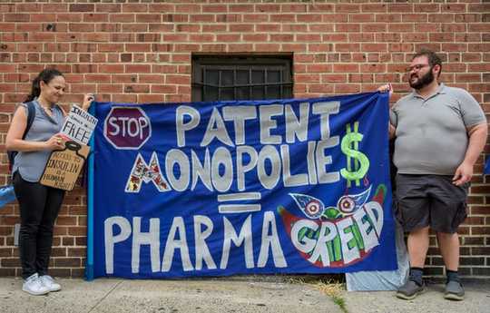 Une raison secrète pour laquelle les médicaments Rx coûtent tellement cher: un réseau mondial de lois sur les brevets protège les grandes entreprises pharmaceutiques