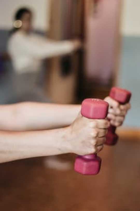 Упражнения могут постепенно улучшить физическую форму всего за две недели. (Pexels)