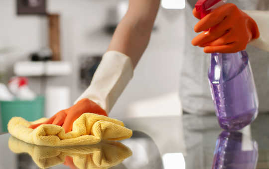 Coronavirus öldürmek için evinizi temizlemek için nasıl