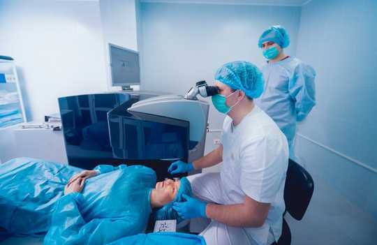 När laserkirurgi förvandlas till en mardröm kan vägtullarna vara enorma