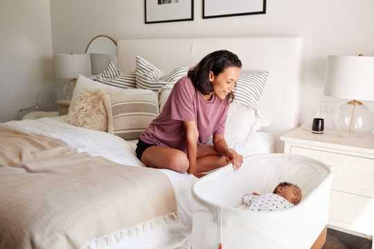 児童福祉の専門家は、睡眠ボックスの使用が乳児の生命を危険にさらす可能性があると言う