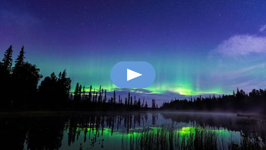 30 年 2021 月 XNUMX 日，Chris Moss 拍攝的北極光（北極光），美國阿拉斯加州 Trapper Creek