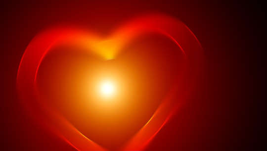 içinde parlayan bir ışık olan bir kalbin ana hatları