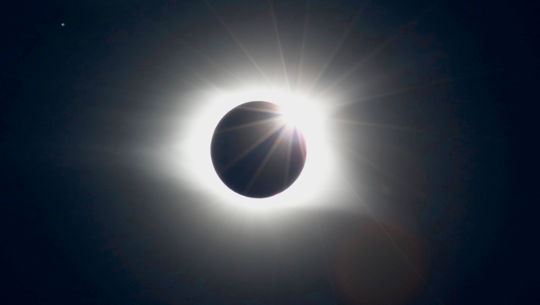 Foto: eclissi solare totale del 21 agosto 2017.