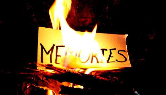 כיצד הפעלת זיכרונות טראומטיים מחדש יכולה להפחית את השפעתם