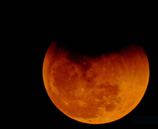 Суперлуна! Лунное затмение с красной кровью! Все происходит одновременно, но что это значит?