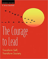 غلاف كتاب The Courage to Lead: Transform Self، Transform Society من تحرير R. Brian Stanfield.
