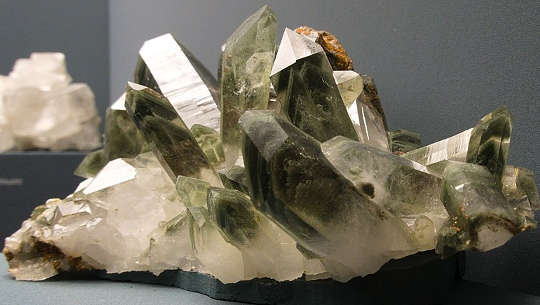 Quartz na may chlorite phantom crystals