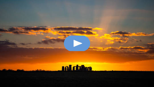 Foto: Puesta de sol sobre Stonehenge el 21 de enero de 2022, por Stonehenge Dronescapes