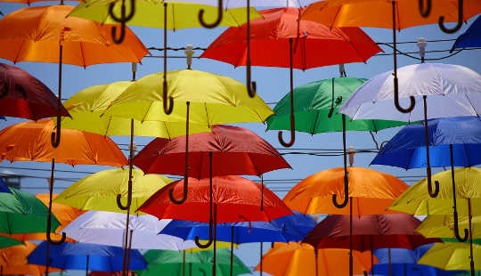 다채로운 열린 우산
