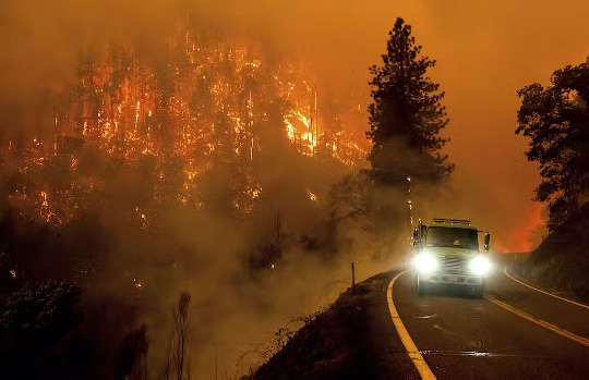 McKinney Fire brände mer än 60,000 XNUMX hektar i norra Kalifornien