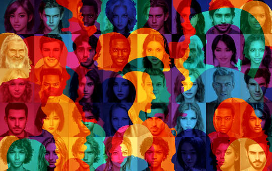 muchas caras, multicolores, yuxtapuestas