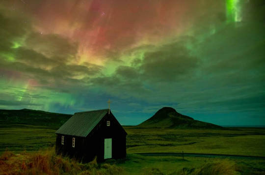полярне сяйво в Ісландії