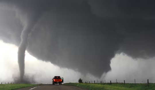 tornado steegje beweegt 3 27