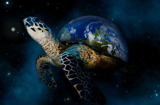 une tortue dans le ciel avec la planète Terre comme carapace