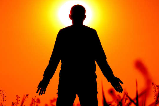 silueta unui evantai cu fața la soare