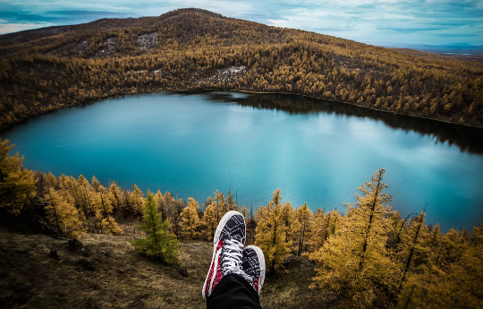 détente au bord du lac