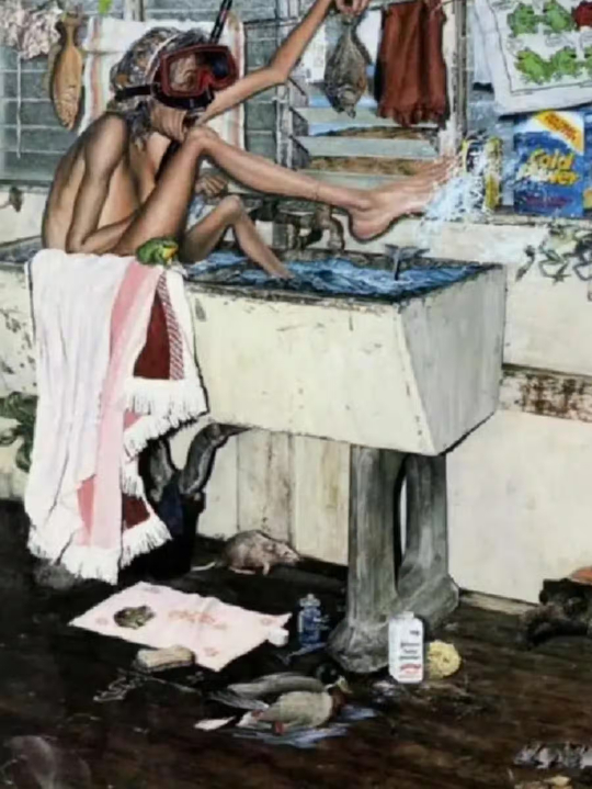 Дейзі О'Грейді у ванні, як зображено в «Вгадай що?».