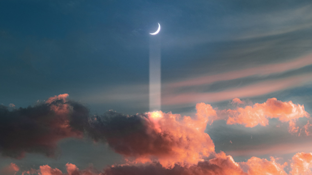 måne och moln på dagtid