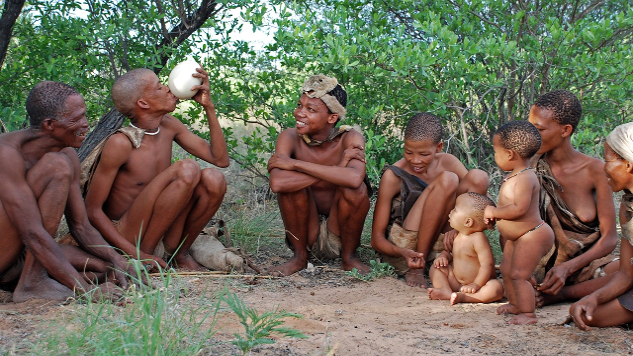 Eine Gruppe von Busnmen in Botswana.