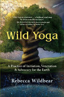 boekomslag van: Wild Yoga door Rebecca Wildbear.