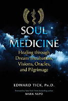 書籍封面：Edward Tick 博士的《靈魂醫學》