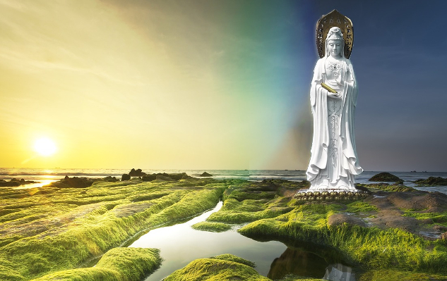 Una estatua de Guanyin, la diosa de la compasión, afuera en los pantanos.