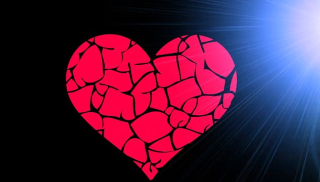 disegno di un cuore "incrinato" con una luce bianca brillante sul lato. Immagine di Mariana Vartaci da Pixabay