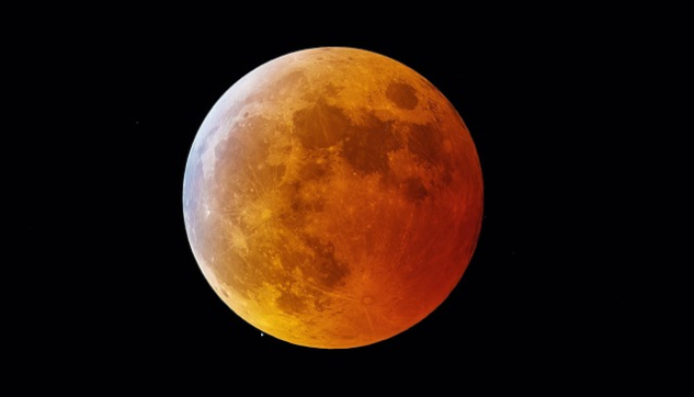 خسوف قمري كامل. صورة من كانينوري من موقع بيكساباي.&nbsp;