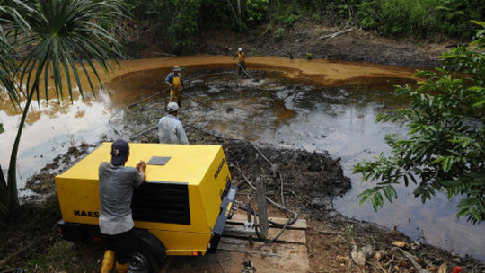 Ecuador neem op Chevron, Globale onverskilligheid in kontroversiële gevegte om Rainforest te beskerm