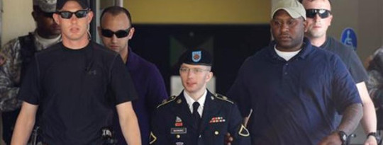 Manning Attorney dalam Wawancara Pertama yang Diperpanjang Setelah Hukuman 35-Year