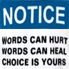 치유하거나 상처를 입히는 단어의 힘을 과소 평가하지 마십시오.