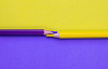 två färgpennor