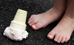 ¿Está realmente bien comer alimentos caídos en el piso?