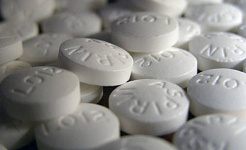 Dlaczego codzienna aspiryna może być warta ryzyka krwawienia?