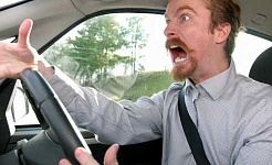 Por que as pessoas normais experimentam a raiva na estrada?