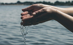 水との協力：神聖な儀式