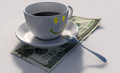 100 dolarlık bir banknotun üzerinde kahve ile gülen suratlı bir fincan