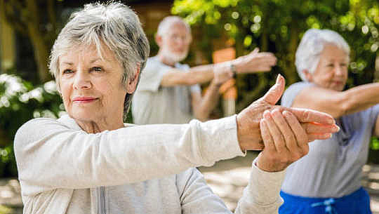 De ce persoanele în vârstă suferă de osteoporoză și au căderi
