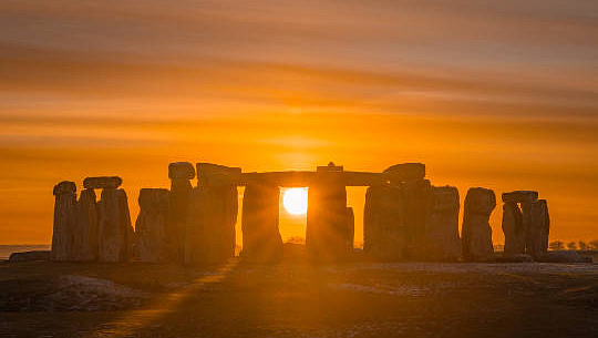 Stonehenge'de gün batımı