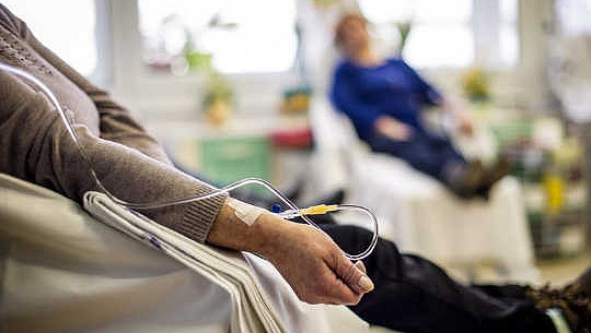 Новый анализ крови может избавить пациентов от рака от ненужной химиотерапии после операции