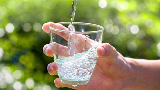 Sistemele noastre de apă potabilă sunt un dezastru. Ce putem face?