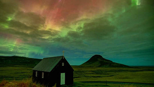 zorza polarna na Islandii