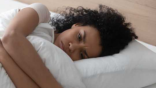 L'insomnie pendant la grossesse est commune mais ce n'est pas normal. Voici comment le battre