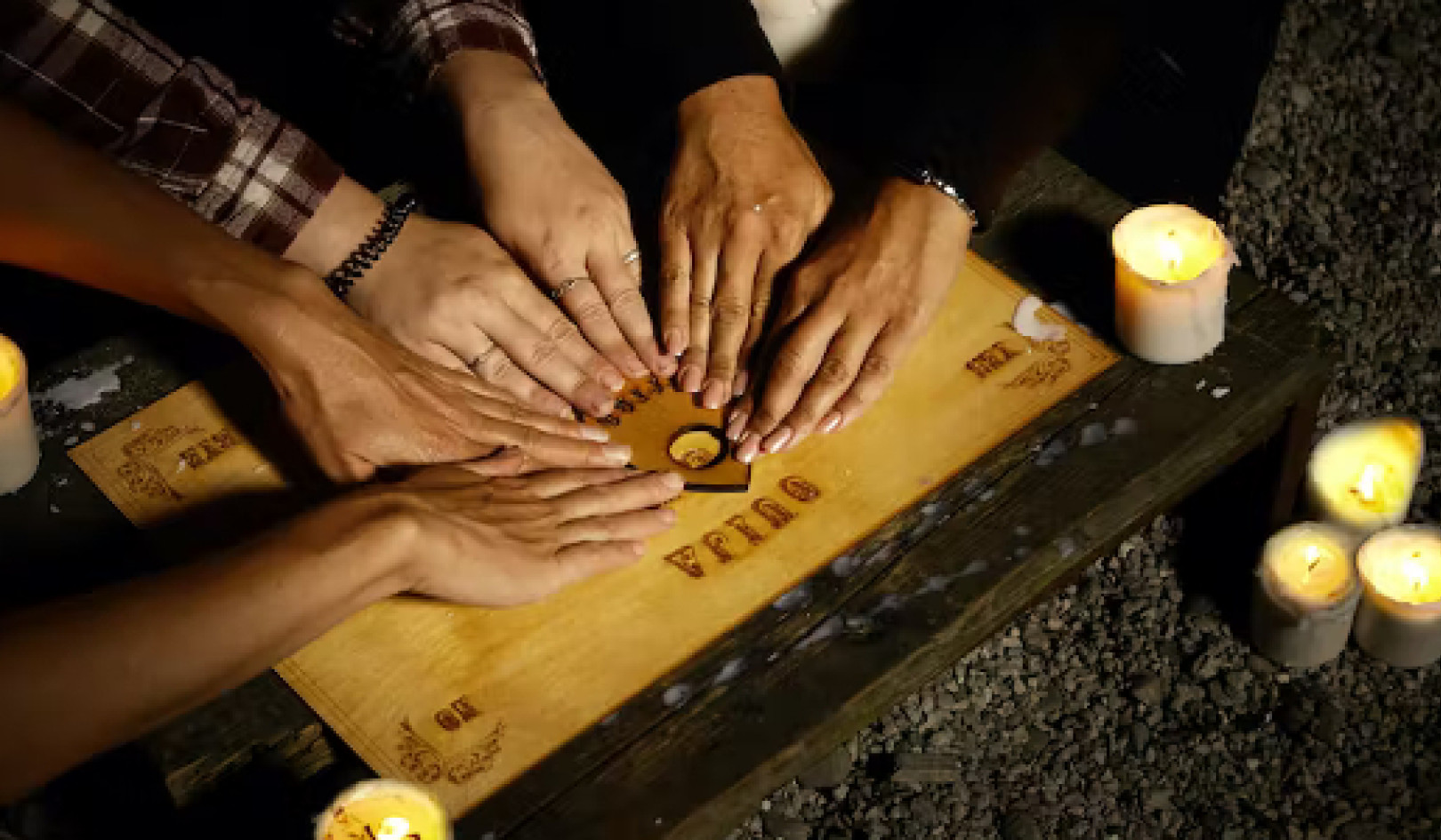 Ba yếu tố có thể giải thích tại sao bảng Ouija lại hoạt động